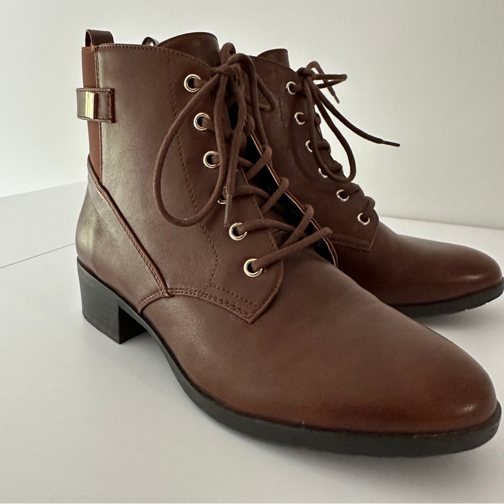 Kelly & Katie Lace Up Flat Ankle Boots Brown Size 8.5